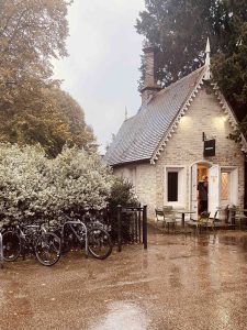 Coffee shop takeaway in Regents Park